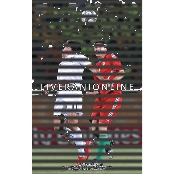 (091009) -- SUEZ, Oct. 9, 2009 -- Italy\'s Gianvito Misuraca (L) vies with a Hungary\'s player during a quarter-final match at the 17th FIFA U-20 World Cup in Suez, Egypt, Oct. 9, 2009. (Yin Bogu) (gxr) - Xinhua - Photoshot - Ag. Aldo Liverani sas ITALY ONLY CALCIO: Mondiale under 20, Italia-Ungheria 2-3 quarti di finale del Mondiale di categoria che si sta svolgendo in Egitto