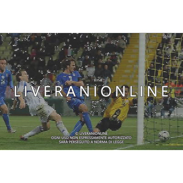 Qualificazioni ai Campionati Mondiali Sud Africa 2010 Gruppo 8 Parma - 14.10.2009 Italia-Cipro Nella Foto:GILARDINO SECONDO GOL /Ph.Vitez-Ag. Aldo Liverani