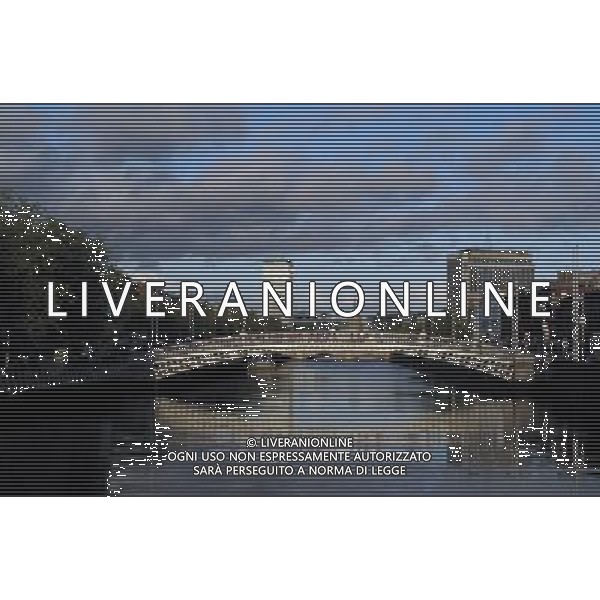 DUBLINO 2009 NELLA FOTO HA\'PENNY BRIDGE FOTO MASSIMILIANO VITEZ-AG ALDO LIVERANI