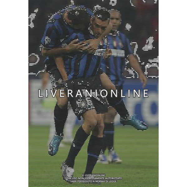 Milano 2-10-2009 Champions League 2009/10 Inter-Dianamo Kiev 2:2 nella foto dejan stankovic esulta dopo il gol con lucio ph marco luzzani/ag aldo liverani s.a.s.