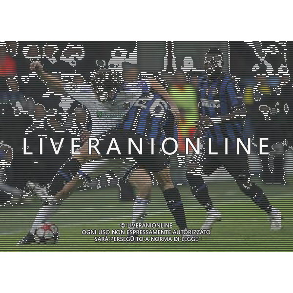 Milano 2-10-2009 Champions League 2009/10 Inter-Dianamo Kiev 2:2 nella foto artem milevskiy e cristian chivu ph marco luzzani/ag aldo liverani s.a.s.