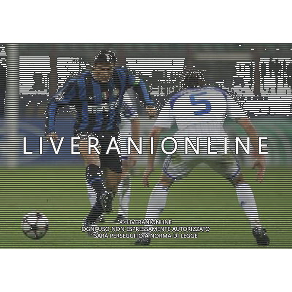 Milano 2-10-2009 Champions League 2009/10 Inter-Dianamo Kiev 2:2 nella foto javier zanetti e ognjen vukojevic ph marco luzzani/ag aldo liverani s.a.s.