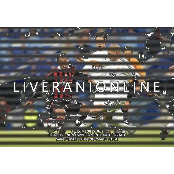 Real Madrid vs Milan AC Champions League 21/10/2009 nella foto Ronaldinho e Pepe Photo: Cebolla / Cid-Fuentes / Alfaqui/Agenzia Aldo Liverani Sas - ITALY ONLY -