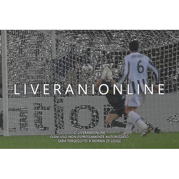 21-10-2009 Torino Sport-Calcio Juventus Maccabi Haifa Champions League 2009/2010 Nella foto: parata di buffon ag aldo liverani 