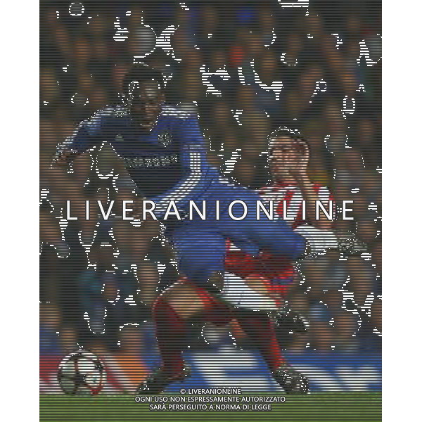 Michael Essien of Chelsea goes down hard under a challenge from Raul Garcia of Atletico Madrid ,Chelsea v Athletico Madrid, UEFA Champions League, Stamford Bridge, London, Date 21/10/2009 Picture by Marc Atkins(IPS PHOTO AGENCY)/Agenzia Aldo Liverani Sas - ITALY ONLY -