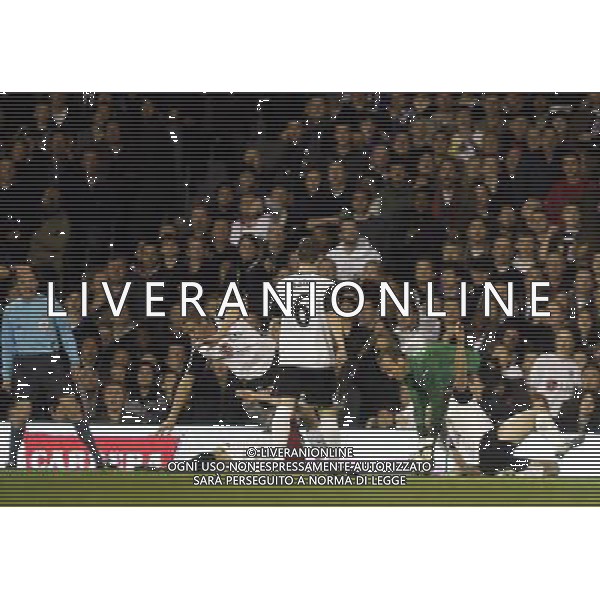 Fallo del rigore - Fulham\'s Stephen Kelly pushes Roma\'s John Arne Riise and conceides a penalty earning a red card : Fulham v Roma for Uefa Europa League - Venue: Craven Cottage on 22/10/2008. Picture By Marcello Pozzetti ©IPS Photo Agency/Agenzia Aldo Liverani Sas - ITALY ONLY -