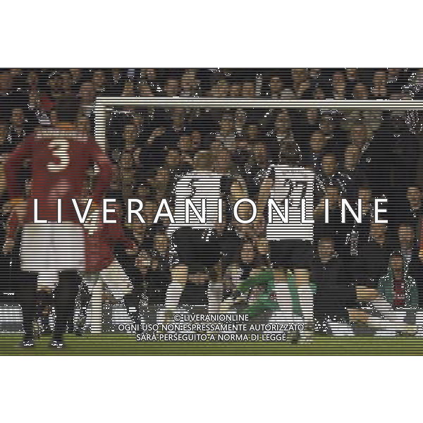 rigore parato - Fulham\'s Mark Schwarzer saves penalty : Fulham v Roma for Uefa Europa League - Venue: Craven Cottage on 22/10/2008. Picture By Marcello Pozzetti ©IPS Photo Agency/Agenzia Aldo Liverani Sas - ITALY ONLY -