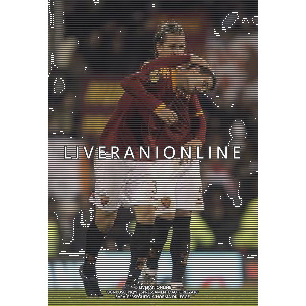 esultanza dopo il gol del pareggio di Andreolli - Roma\'s Marco Andreolli scores with the last kick of the match to give Roma a 1-1 : Fulham v Roma for Uefa Europa League - Venue: Craven Cottage on 22/10/2008. Picture By Marcello Pozzetti ©IPS Photo Agency/Agenzia Aldo Liverani Sas - ITALY ONLY -