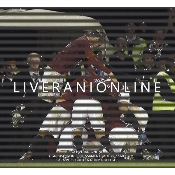 esultanza dopo il gol del pareggio di Andreolli - Celebrations for Roma\'s Marco Andreolli that scores with the last kick of the match to give Roma a 1-1 : Fulham v Roma for Uefa Europa League - Venue: Craven Cottage on 22/10/2008. Picture By Marcello Pozzetti ©IPS Photo Agency/Agenzia Aldo Liverani Sas - ITALY ONLY -