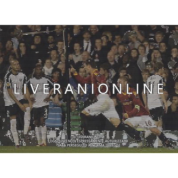 esultanza dopo il gol del pareggio di Andreolli - Celebrations for Roma\'s Marco Andreolli that scores with the last kick of the match to give Roma a 1-1 : Fulham v Roma for Uefa Europa League - Venue: Craven Cottage on 22/10/2008. Picture By Marcello Pozzetti ©IPS Photo Agency/Agenzia Aldo Liverani Sas - ITALY ONLY -