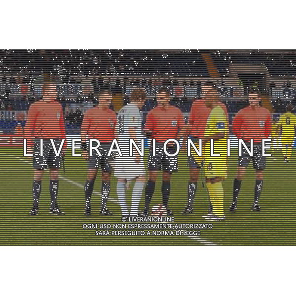 Roma - 22/10/2009 - Stadio Olimpico - Uefa Europa League Gruppo G - SS Lazio vs Villareal - nella foto: I capitani delle 2 squadre ed i cinque arbitri di campo ph. Corradetti / @Aldo LIVERANI Sas