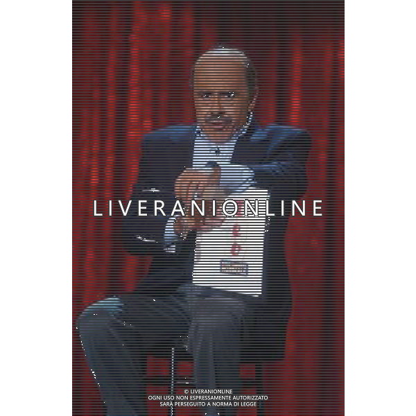 MILANO, 05 Ottobre 2004 programma \' IL TEO SONO TORNATO NORMALE \' Nella foto : TEO TEOCOLI IMITA MAURIZIO CASTANZO AG ALDO LIVERANI