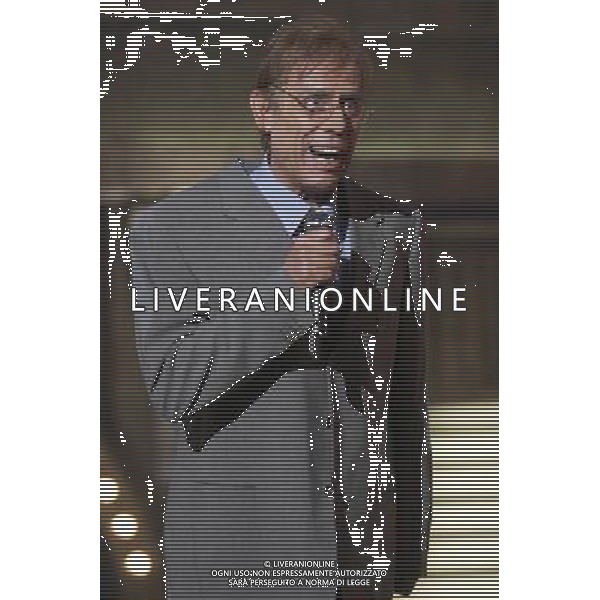 TRASMISSIONE TELEVISIVA\'IL TEO-SONO TORNATO NORMALE\' NELLA FOTO TEO TEOCOLI IMITA PIERO FASSINO AG ALDO LIVERANI