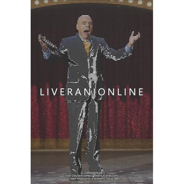 TRASMISSIONE TELEVISIVA\'IL TEO-SONO TORNATO NORMALE\' NELLA FOTO TEO TEOCOLI IMITA ADRIANO GALLIANI AG ALDO LIVERANI