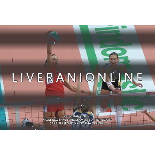 Findomestic Volley Cup - Campionato Pallavolo Serie A1 Femminile Busto Arsizio (VA) 25-10-2009 Yamamay Busto Arsizio - Zoppas Industries Conegliano Veneto nella foto: un attacco di Crisanti foto Garavaglia - ag. Aldo Liverani sas