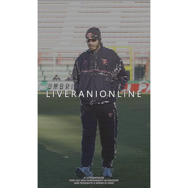 PERUGIA 16/12/2003 COPPA ITALIA TIM 2003-2004 OTTAVI DI RITORNO PERUGIA - CHIEVOVERONA NELLA FOTO:SAADI AL GHEDDAFI VA IN TRIBUNA* FOTO 1905/ROBERTO SETTONCE/ALDO LIVERANI S.A.S.