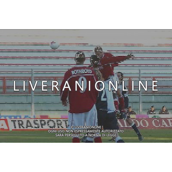 PERUGIA 16/12/2003 COPPA ITALIA TIM 2003-2004 OTTAVI DI RITORNO PERUGIA - CHIEVOVERONA NELLA FOTO:OBODO ANTICIPA VRYZAS E REALIZZA IL GOAL DEL VANTAGGIO PERUGINO* FOTO 1905/ROBERTO SETTONCE/ALDO LIVERANI S.A.S.