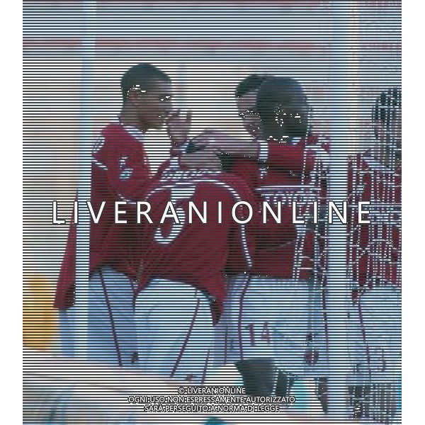 PERUGIA 16/12/2003 COPPA ITALIA TIM 2003-2004 OTTAVI DI RITORNO PERUGIA - CHIEVOVERONA NELLA FOTO:OBODO FESTEGGIATO DOPO IL GOAL DI TESTA* FOTO 1905/ROBERTO SETTONCE/ALDO LIVERANI S.A.S.