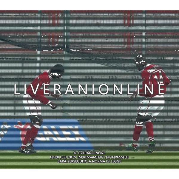 PERUGIA 16/12/2003 COPPA ITALIA TIM 2003-2004 OTTAVI DI RITORNO PERUGIA - CHIEVOVERONA NELLA FOTO:DIAMOUTENE ED OBODO DANZANO DOPO IL GOAL* FOTO 1905/ROBERTO SETTONCE/ALDO LIVERANI S.A.S.