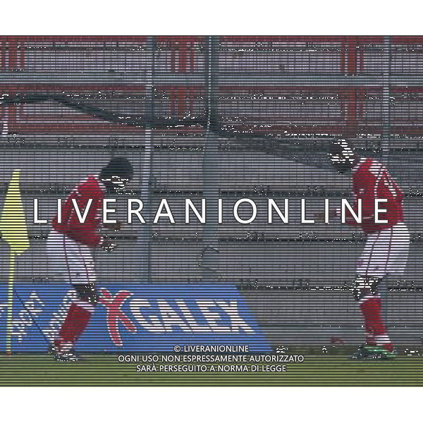 PERUGIA 16/12/2003 COPPA ITALIA TIM 2003-2004 OTTAVI DI RITORNO PERUGIA - CHIEVOVERONA NELLA FOTO:DIAMOUTENE REALIZZA IL DUE A ZERO E DANZA CON OBODO* FOTO 1905/ROBERTO SETTONCE/ALDO LIVERANI S.A.S.