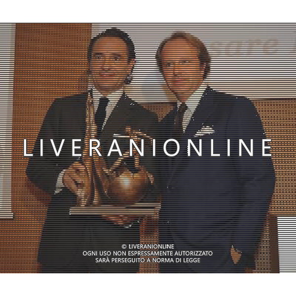 MILANO 26/10/2009 SALA BUZZATI CORRIERE DELLA SERA VIA BALZAN, 3 PREMIO GIACINTO FACCHETTI A CESARE PRANDELL NELLA FOTO CESARE PRANDELLI ED ANDREA DELLA VALLE FOTO ROMANO/AG ALDO LIVERANI