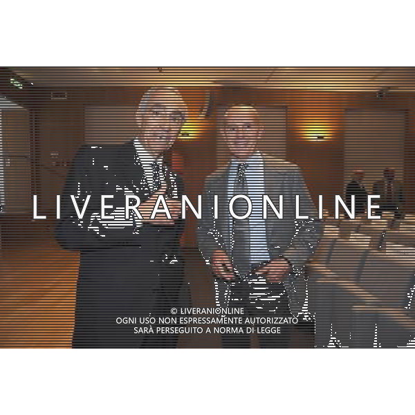 MILANO 26/10/2009 SALA BUZZATI CORRIERE DELLA SERA VIA BALZAN, 3 PREMIO GIACINTO FACCHETTI A CESARE PRANDELL NELLA FOTO FRANCO CARRARO ED ARRIGO SACCHI FOTO ROMANO/AG ALDO LIVERANI