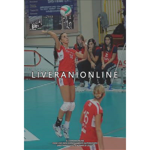 Findomestic Volley Cup - Campionato Pallavolo Serie A1 Femminile Busto Arsizio (VA) 25-10-2009 Yamamay Busto Arsizio - Zoppas Industries Conegliano Veneto nella foto: Crisanti Lucia (Yamamay) in battuta foto Garavaglia - ag. Aldo Liverani sas