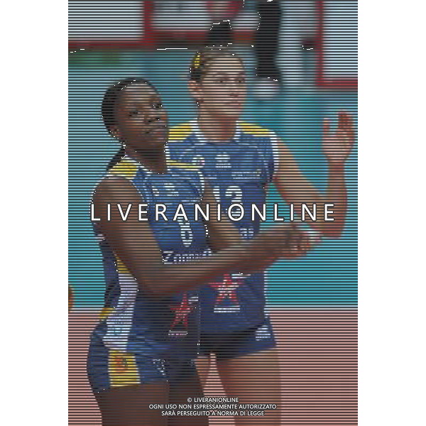 Findomestic Volley Cup - Campionato Pallavolo Serie A1 Femminile Busto Arsizio (VA) 25-10-2009 Yamamay Busto Arsizio - Zoppas Industries Conegliano Veneto nella foto: Do Carmo Braga Luciana, a SX, e Sangiuliano Rachele (Zoppas Industries) foto Garavaglia - ag. Aldo Liverani sas