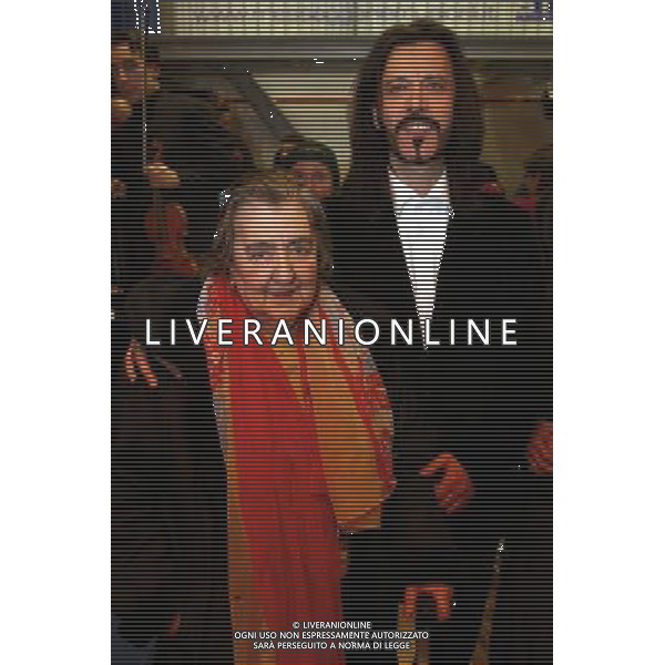 MILANO 21/12/2005 MESSAGGERIE MUSICALI DI CORSO VITTORIO EMANUELE NELLA FOTO LA POETESSA ALDA MERINI CON IL MAESTRO GIOVANNI NUTI FOTO ROMANO/AG ALDO LIVERANI