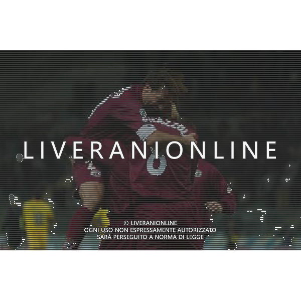 REGGIO CALABRIA 17/12/2003 REGGINA-INTER TIM CUP COPPA ITALIA NELLA FOTO ABBRACCI ESULTANZA DI BONAZZOLI E GIACCHETTA DOPO IL GOL DI LEON FOTO PECORARO/AGENZIA ALDO LIVERANI