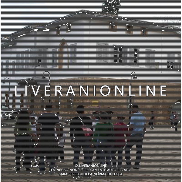 (091102) -- NICOSIA, Nov. 2, 2009 -- Greek and Turkish Cypriot students visit their divided capital Nicosia Nov. 1, 2009. Accompanied by their parents and teachers, Greek and Turkish Cypriot students toured together historical monuments located in both sides of the divided capital Nicosia on Sunday as part of the efforts to enhance bi-communal understanding and reconciliation. Wang Qiang) (yy) Monumenti storici della Citta\' di Nicosia - Cipro /Agenzia Aldo Liverani Sas - ITALY ONLY -