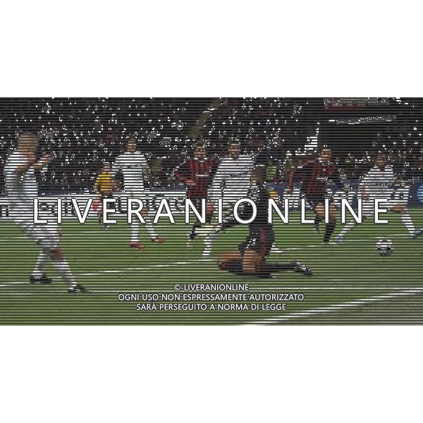 Milan - Real Madrid Campions League 03/11/2009 nella foto il gol di karim bezema del 0-1 ©Luzzani/Agenzia Aldo Liverani Sas