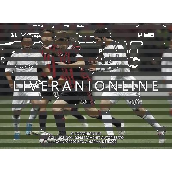 Milan - Real Madrid Campions League 03/11/2009 nella foto massimo ambrosini e higuain ©Luzzani/Agenzia Aldo Liverani Sas