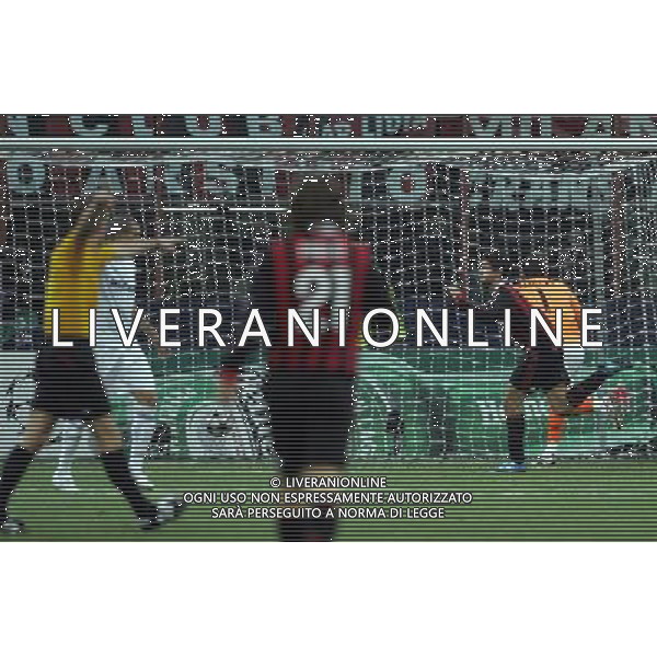 Milan - Real Madrid Campions League 03/11/2009 nella foto il gol annullato a pato alexandre ©Luzzani/Agenzia Aldo Liverani Sas