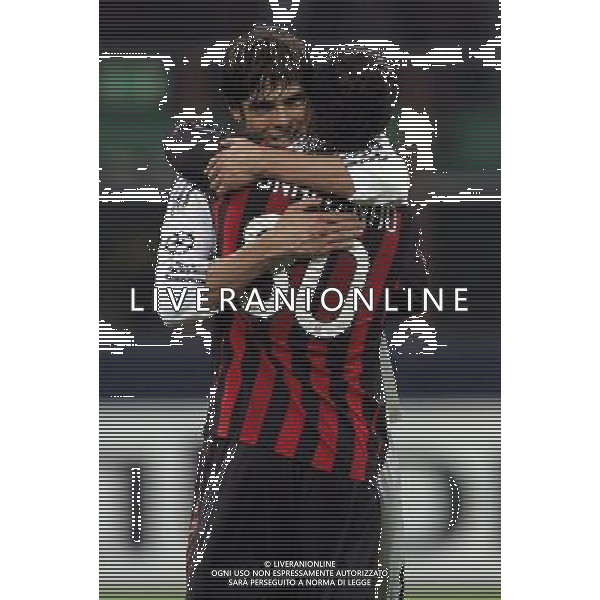 Milan - Real Madrid Champions League 03/11/2009 nella foto abbraccio di ricardo kaka\' e ronaldinho a fine gara ©Luzzani/Agenzia Aldo Liverani Sas