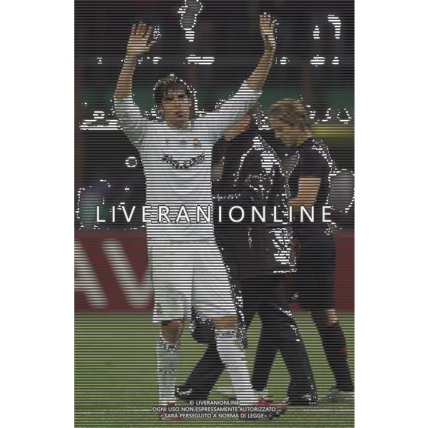 Milan - Real Madrid Champions League 03/11/2009 nella foto ricardo kaka\' saluta i tifosi del milan a fine gara ©Luzzani/Agenzia Aldo Liverani Sas