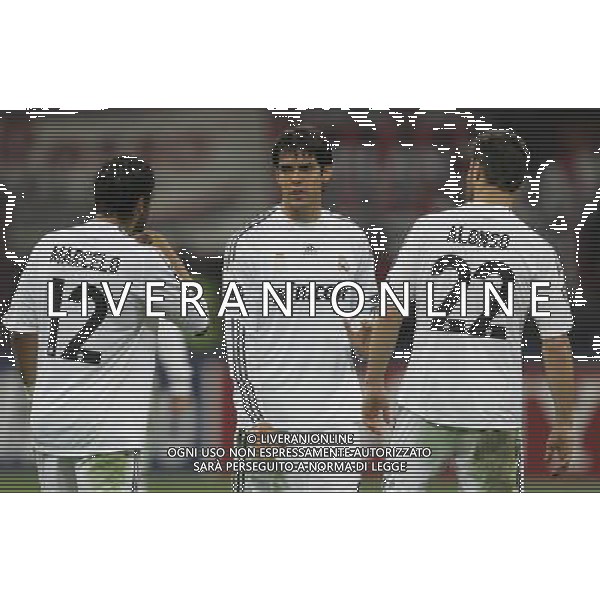 Milano 03-11-2009 Champions League 2009/10 Milan-Real Madrid 1:1 nella foto kaka parla con xabi alonso e marcelo ph marco luzzani/ag ldo liverani s.a.s.
