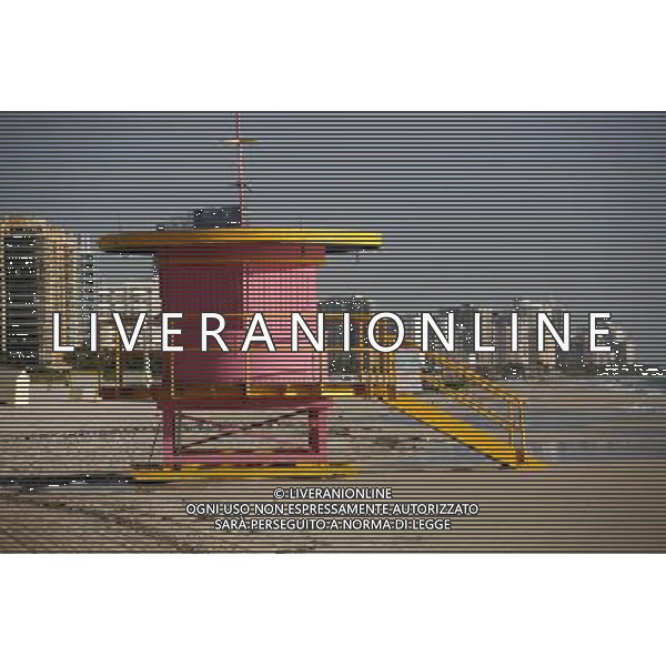 Pink lifeguard tower on the beach at South Beach on Miami Beach, America /Agenzia Aldo Liverani Sas - ITALY ONLY -