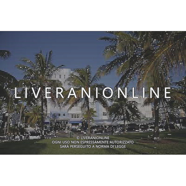 Art deco architecture and palm trees in the art deco district on Ocean Drive on Miami Beach, America /Agenzia Aldo Liverani Sas - ITALY ONLY -