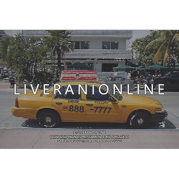 Yellow taxi cab on Ocean Drive in South Beach on Miami Beach, America /Agenzia Aldo Liverani Sas - ITALY ONLY -