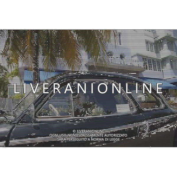 Vintage motor car in the art deco district of Ocean Drive on Miami Beach, America /Agenzia Aldo Liverani Sas - ITALY ONLY -