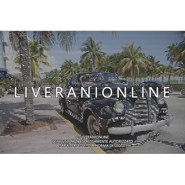 Vintage motor car in the art deco district of Ocean Drive on Miami Beach, America /Agenzia Aldo Liverani Sas - ITALY ONLY -