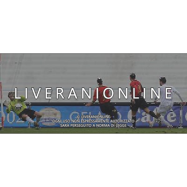 Lega Pro 1¡ Divisione Girone A 2009/2010 12¡Giornata Varese - 08.11.2009 Varese-Sorrento Nella Foto:PARATA DI CRISCUOLO SU DEL SANTE /Ph.Vitez-Ag. Aldo Liverani