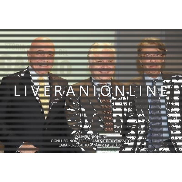 MILANO 11/11/2009 MONDADORI MULTICENTER VIA MARGHERA, 28 PRESENTAZIONE DEL LIBRO DI MARIO SCONCERTI: \'STORIA DELLE IDEE DEL CALCIO\' NELLA FOTO ADRIANO GALLIANI, MARIO SCONCERTI E MASSIMO MORATTI FOTO ROMANO/AG ALDO LIVERANI