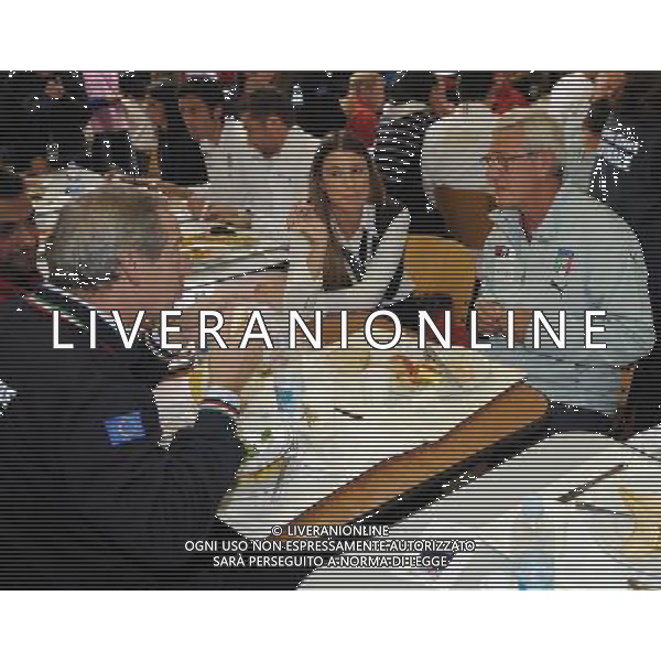 Raduno Nazionale Italiana Coppito (AQ) - 12.11.2009 La Nazionale mangia nella mensa della Caserma della Guardia di Finanza di Coppito Nella Foto:LIPPI A TAVOLA CON BERTOLASO /Ph.Vitez-Ag. Aldo Liverani