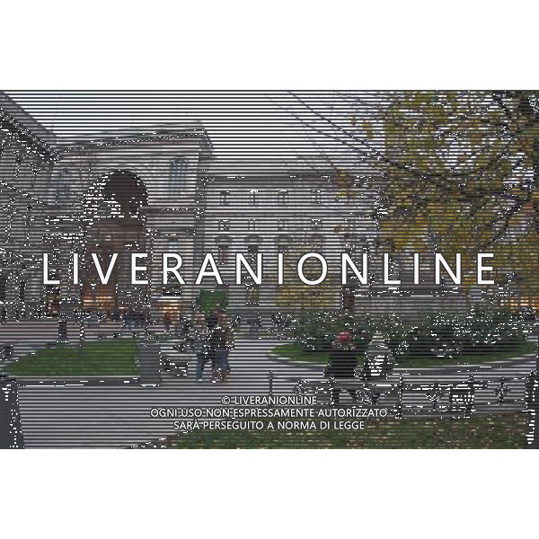 VEDUTE DELLA CITTA\' DI MILANO NELLA FOTO: PIAZZA DELLA SCALA CON L\'ENTRATA DELLA GALLERIA VITTORIO EMANUELE © ANTONIO SORANO - AG. ALDO LIVERANI SAS