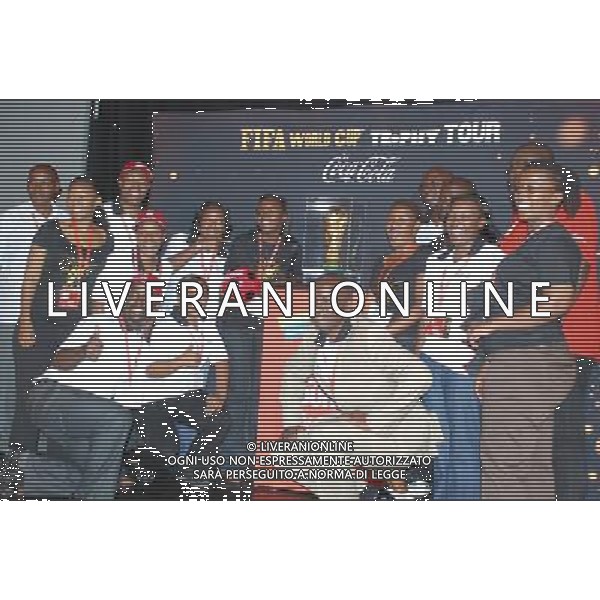(091115) -- KAMPALA, Nov. 15, 2009 -- Coca Cola\'s Uganda staff pose for group photos in front of the World Cup trophy during a breakfast party at Serena Hotel in Kampala, Capital of Uganda, Nov. 15, 2009. The trophy \'Jules Rimet Cup\' on a world tour arrived at first time in the East African country on Saturday night, as one stop of its 225-day tour to 86 countries and regions. Andrew Jackson Oryada) (xm) Presentazione del trofeo della Coppa del Mondo durante il tour mondiale a Kampala capitale dell\'Uganda in Africa /Agenzia Aldo Liverani Sas - ITALY ONLY -