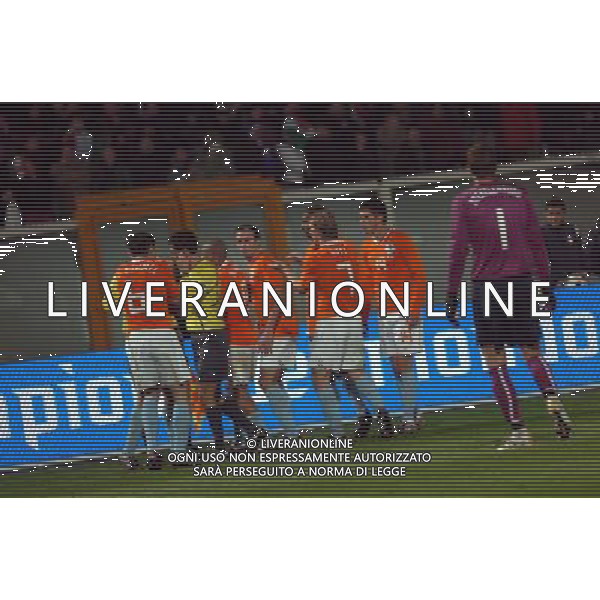 PESCARA 14/11/2009 CALCIO AMICHEVOLE ITALIA OLANDA CALCIO NELLA FOTO PROTESTE GIOCATORI OLANDA PH AG ALDO LIVERANI SAS