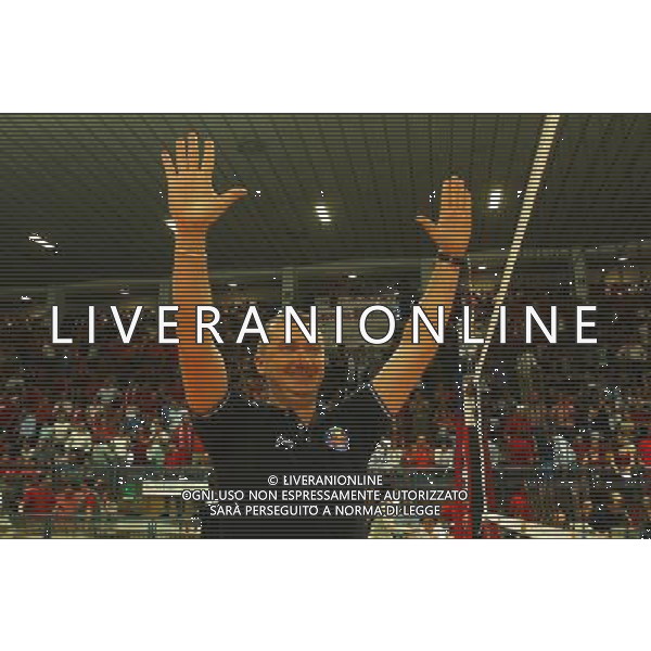 Novara 11 Maggio 2003 Finale quattro Volley Femminile Asystel Novara Despara Sirio Perugia Nella foto:IL TECNICO DELLA DESPAR PERUGIA MASSIMO BARBOLINI ESULTA AL TERMINE DELLA GARA Foto 1905/Roberto Settonce/Aldo Liverani