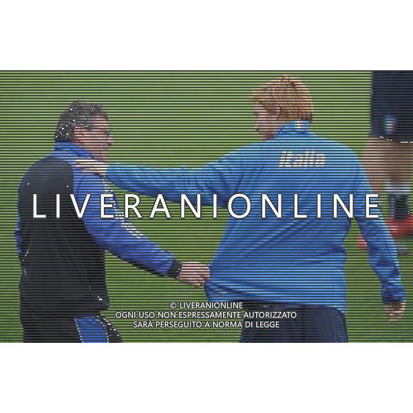 Raduno Nazionale Italiana Cesena (FC) - 17.11.2009 Allenamento Nella Foto:BIONDINI SALUTA IL MAGAZZINIERE DEL CESENA SUA PRIMA SQUADRA /Ph.Vitez-Ag. Aldo Liverani